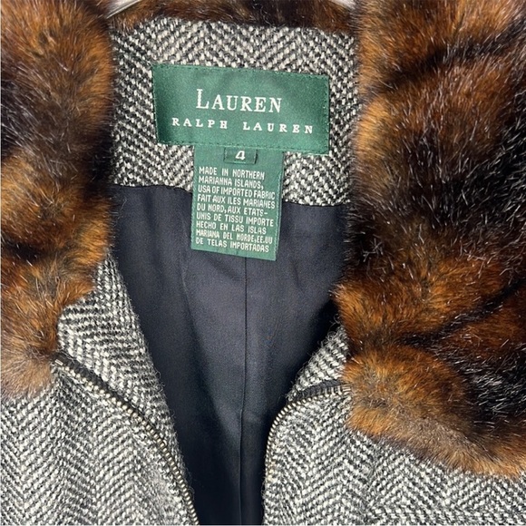 RALPH LAUREN Woman's Silk and Wool blend
coat with faux fur collar size 4 - Picture 2 of 9